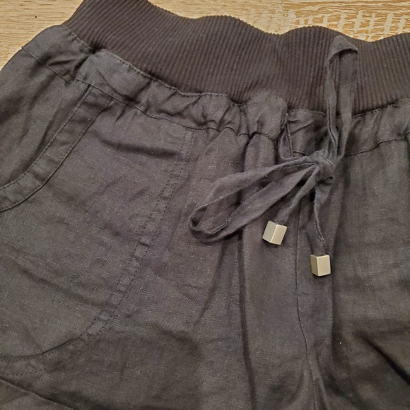 🌲 Love Tree black linen shorts - Picture 2 of 4